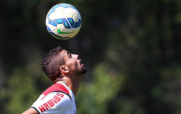 O zagueiro Luco no treino do So Paulo para o duelo contra a Corinthians, que acontece no prximo domingo (9), pelo Campeonato Brasileiro