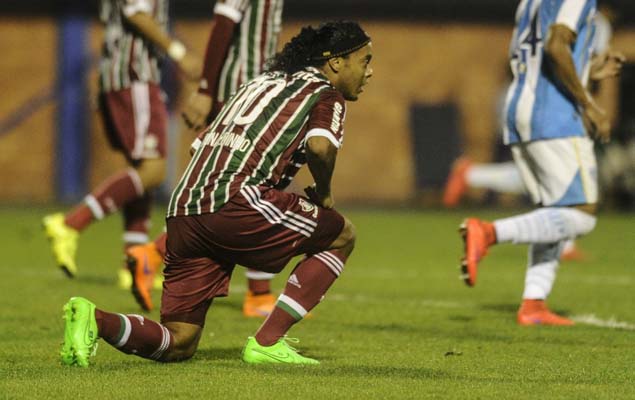 Ronaldinho em lance da partida em que o Fluminense foi derrotado pelo Ava�, por 1 a 0, no est�dio Ressacada, pelo Brasileiro