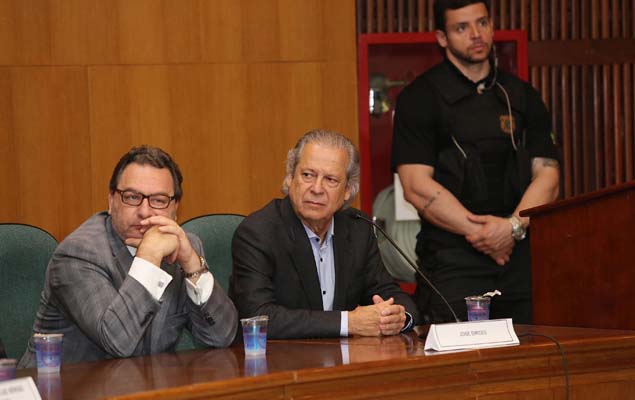 Ex-ministro Jos Dirceu, preso na Operao Lava Jato, presta depoimento  CPI da Petrobras, no prdio da Justia Federal em Curitiba