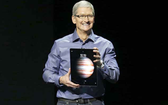 O presidente-executivo da Apple, Tim Cook, apresenta iPad maior, com tela de 12 polegadas, durante evento em So Francisco, EUA