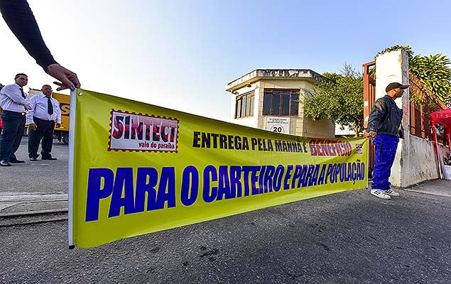 Funcionrios dos Correios de So Jos dos Campos, no interior de SP, entram em greve na manh desta quarta-feira