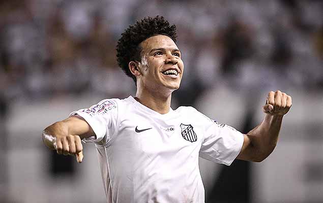 Marquinhos Gabriel comemora gol na partida entre Santos X Atltico-MG, nesta quarta-feira (16) na Vila Belmiro em Santos (72 km de So Paulo), vlida pela 26 rodada do Campeonato Brasileiro.