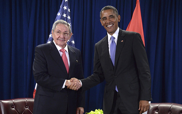 O ditador cubano, Ral Castro, e o presidente dos EUA, Barack Obama, na sede da ONU, onde voltaram a defender o fim do embargo a Cuba