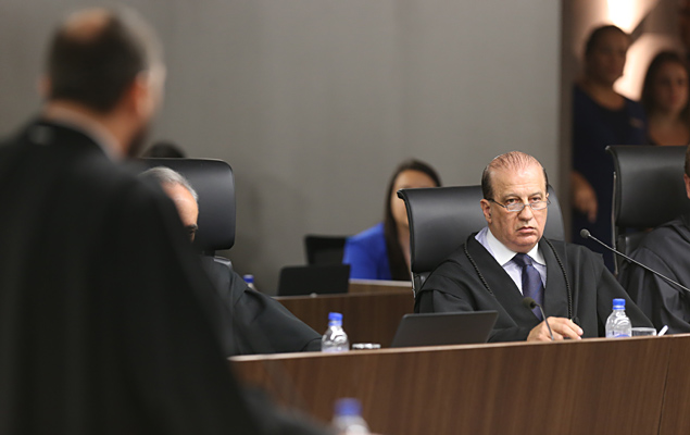 O ministro Augusto Nardes durante sesso do TCU; tribunal rejeitou pedido do governo para afast-lo da relatoria das contas de Dilma