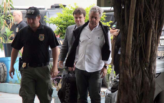 O advogado Edson Ribeiro  preso pela PF no aeroporto internacional do Galeo (RJ) ao desembarcar de um voo proveniente dos EUA