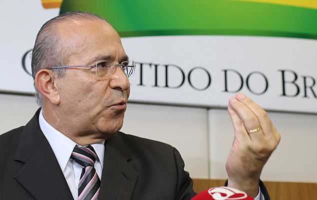 O ex-ministro da Secretaria de Aviação Civil, Eliseu Padilha (PMDB-RS), durante entrevista sobre seu pedido de demissão do cargo 