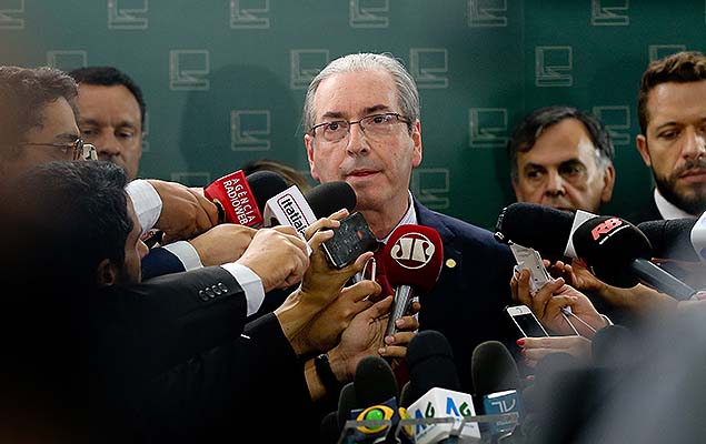 Eduardo Cunha fala sobre a operao da Polcia Federal em entrevista coletiva no Salo Verde da Cmara, em Braslia (DF), nesta tera-feira