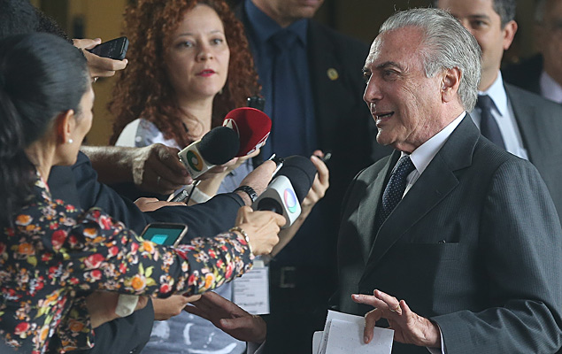 O vice-presidente Michel Temer, deixa o seu gabinete localizado no prédio anexo ao Palácio do Planalto