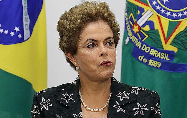 A presidente Dilma Rousseff durante solenidade de assinatura de contratos de patrocínio de futebol, no Palácio do Planalto, em Brasília (DF)