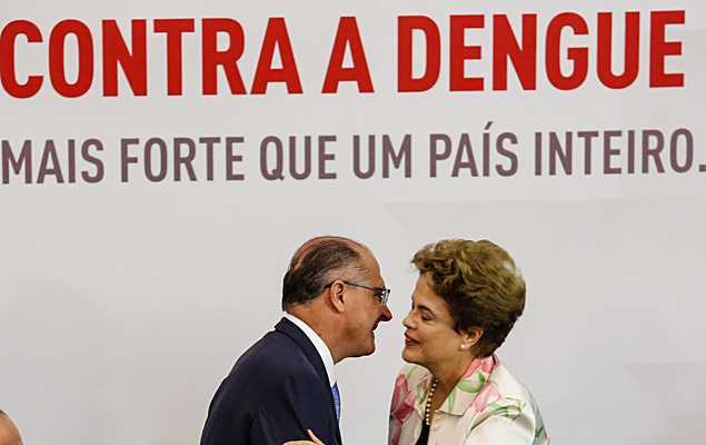 A presidente Dilma Rousseff e o governador do Estado de So Paulo, Geraldo Alckmin (PSDB) durante cerimnia de assinatura de contrato entre o Ministrio da Sade e do Instituto Butantan para o desenvolvimento da vacina da dengue.