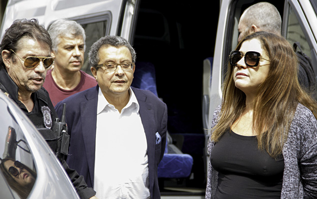 João Santana e a esposa foram encaminhados ao IML de Curitiba para passarem por exame de corpo de delito.