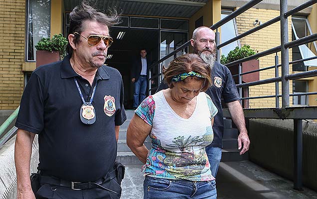 Maria Lcia Guimares Tavares, funcionria da Odebrecht, presa na Lava Jato, deixa o IML de Curitiba (PR), aps exame de corpo de delito