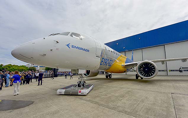 Embraer apresenta o novo jato comercial E-190-E2 na sede da empresa, em So Jos dos Campos (interior de SP), nesta quinta-feira