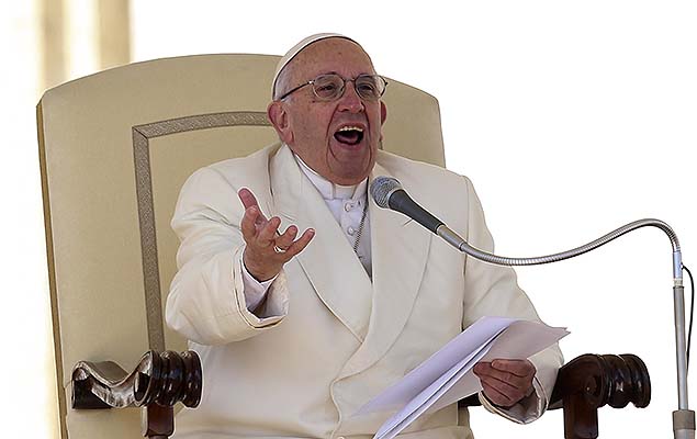Papa Francisco lidera audiência semanal na praça São Pedro, no Vaticano