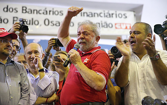 Lula chora durante fala em ato organizado pela militância do PT em São Paulo