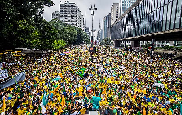 Protesto contra o governo da presidente Dilma Rousseff (PT) na av. Paulista, regio central de So Paulo, neste domingo