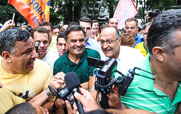 O governador Geraldo Alckmin e o senador Acio Neves durante protesto contra o governo da presidente Dilma (PT) em So Paulo