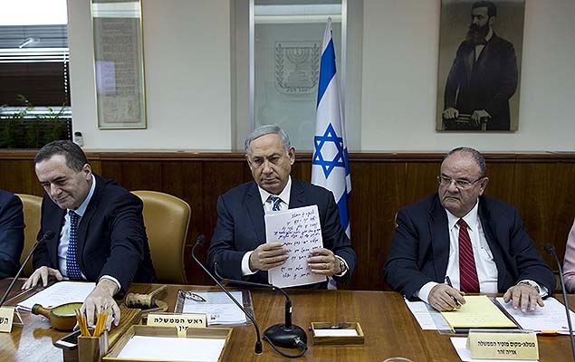 O primeiro-ministro de Israel, Binyamin Netanyahu, preside reunio semanal de seu gabinete em Jerusalm, 
