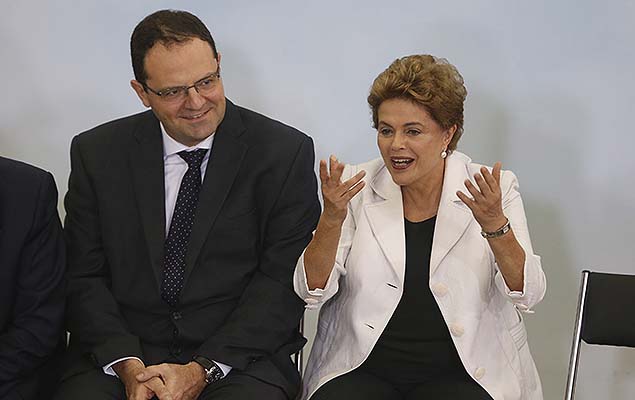 Dilma e o ministro da Fazenda, Nelson Barbosa, no lanamento da 3 etapa do programa 