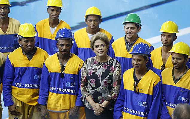 A presidente Dilma Rousseff durante a inaugurao de estdio aqutico, dentro do Parque Olmpico da Barra da Tijuca, no Rio de Janeiro