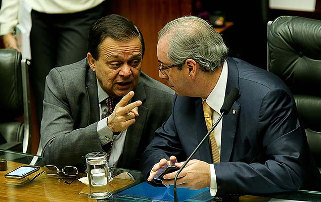 Jovair Arantes (PTB-GO), relator do processo de impeachment, e o presidente da Cmara, Eduardo Cunha, no plenrio da Casa (DF) 