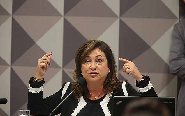 A ministra da Agricultura Ktia Abreu faz a defesa da presidente Dilma Rousseff na Comisso do Impeachment no Senado.