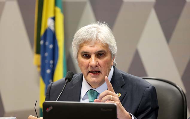 O senador Delcídio do Amaral (ex-PT-MS) participa de reunião do Conselho de Ética do Senado, em Brasília (DF), nesta segunda-feira
