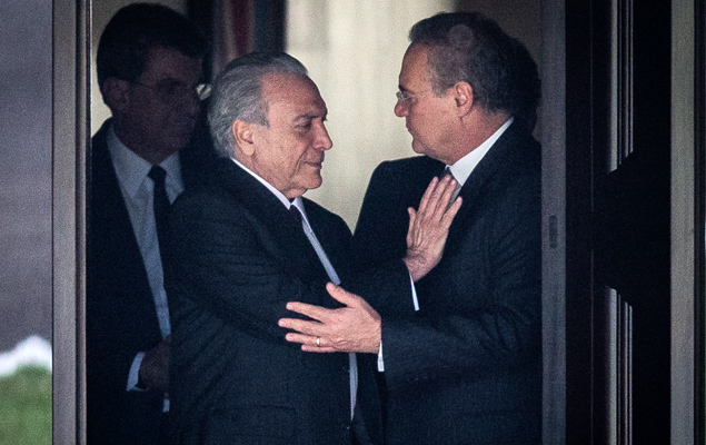 O presidente do Senado, Renan Calheiros (PMDB), recebe Michel Temer antes de o correligionrio assumir interinamente o governo