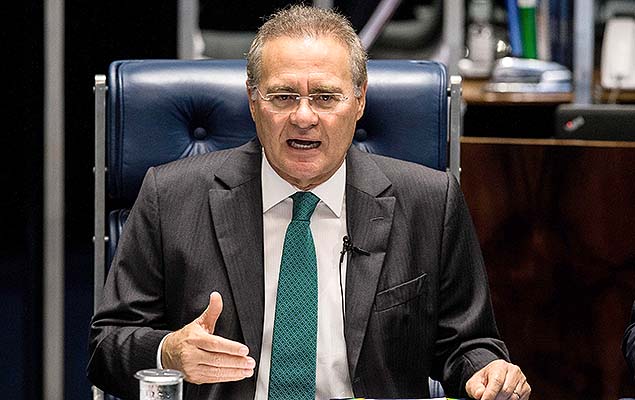 Renan Calheiros preside sessão do Senado para decidir sobre a admissibilidade do processo de impeachment da presidente Dilma 