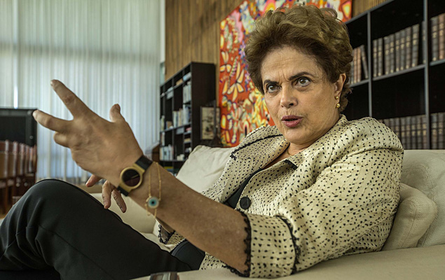 Dilma Rousseff received *Folha* for an interview at the Alvorada Palace