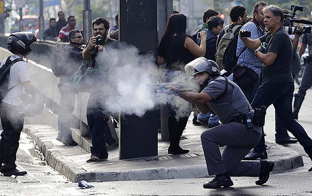 El nuevo plan de actuacin policial en protestas incluye la identificacin obligatoria de los agentes y la prohibicin del uso de armas de fuego, balas de goma y gas lacrimgeno
