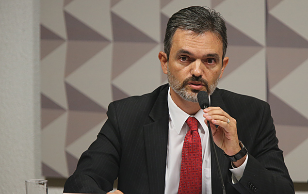 O procurador Jlio Marcelo de Oliveira fala em sesso da comisso do impeachment no Senado