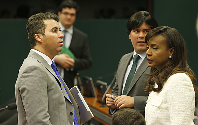 O deputado Marcos Rogrio (DEM-RO)e a deputada Tia Eron (PRB-BA) - O Conselho de tica da Cmara