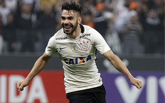 Bruno Henrique comemora um de seus dois gols na vitria do Corinthians por 3 a 1 sobre o Botafogo, no Itaquero, pelo Brasileiro