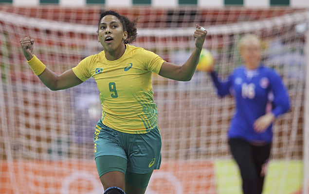 Partida entre Brasil e Noruega, vlida pela 1 fase do grupo A da competio do handebol feminino