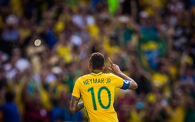 Neymar comemora seu gol na vitria do Brasil sobre a seleo de Honduras, por 6 a 0, na Rio-2016