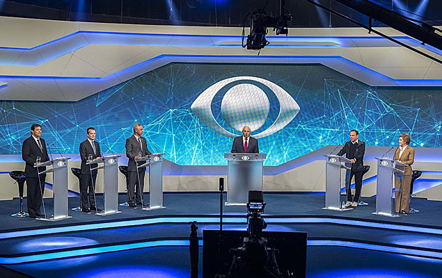 Haddad (PT), Russomanno (PRB), Major Olímpio (SD), Doria (PSDB) e Marta (PMDB) no debate mediado por Boris Casoy (centro)
