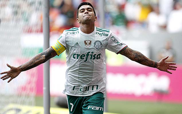 O atacante Dudu comemora o primeiro gol do Palmeiras sobre o Fluminense