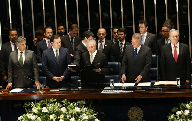 Michel Temer (PMDB-SP) toma posse definitivamente na presidência da República em cerimônia realizada no plenário do Senado Federal