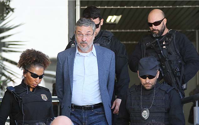 O ex-ministro Antonio Palocci, preso na 35ª fase da Operação Lava Jato, deixa IML em Curitiba após realizar exame de corpo de delito