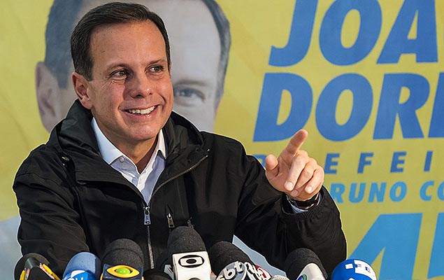 O prefeito eleito de So Paulo, Joo Doria, concede entrevista no diretrio do PSDB na capital paulista, na tarde desta segunda-feira