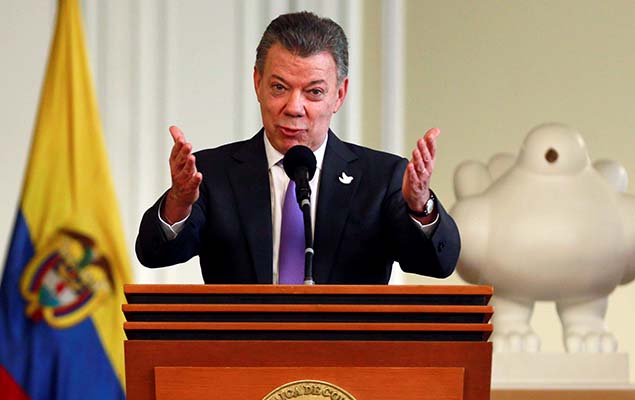 Agraciado com o Nobel da Paz, presidente da Colmbia, Juan Manuel Santos, d entrevista em Bogot