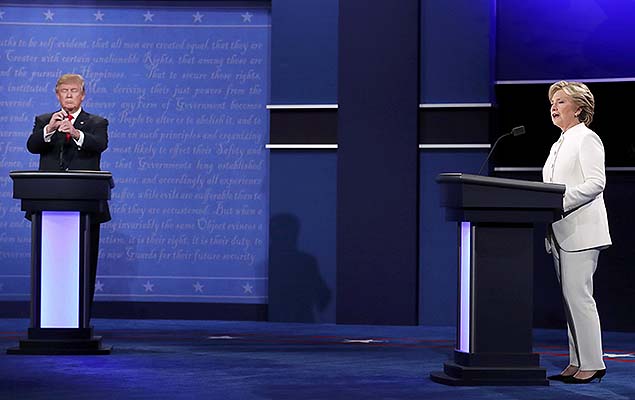 Candidatos à Presidência dos EUA, Hillary Clinton (Democrata) e Donald Trump (Republicano), durante debate em Nevada