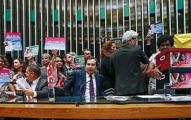 O presidente da Cmara, Rodrigo Maia (DEM-RJ), abre sesso para votar, em 2 turno, a PEC 241, que limita os gastos do governo federal 