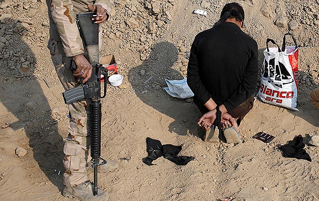 Suspeito de pertencer ao grupo Estado Islmico  detido durante ofensiva no sul de Mossul (Iraque