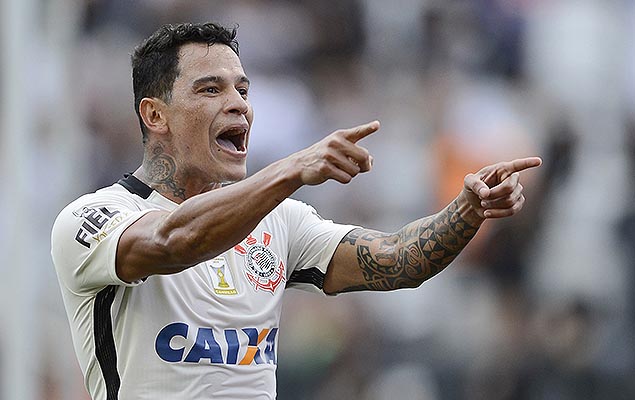 Giovanni Augusto, do Corinthians, comemora seu gol no empate sobre a Chapecoense, por 1 a 1, no Itaquero (SP), pelo Brasileiro