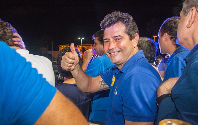 Rui Palmeira, do PSDB,  reeleito prefeito de Macei (AL), neste domingo; ele bateu Ccero Almeida, do PMDB, no 2 turno das eleies