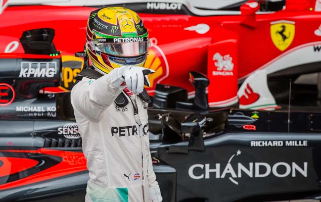 Lewis Hamilton consegue a pole position do GP Brasil 2016. Nico Rosberg larga em segundo e Kimi Rikknen, em terceiro