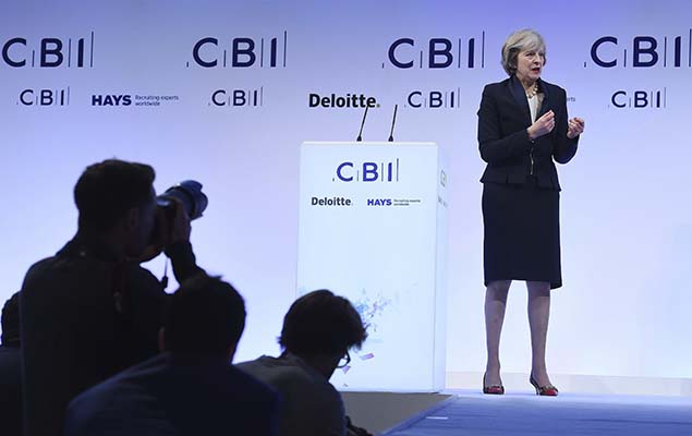 A primeira-ministra britnica, Theresa May, fala sobre o 'brexit' e a economia do Reino Unido durante congresso anual em Londres