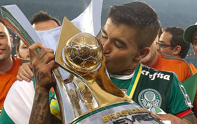 Jogadores do Palmeiras comemoram conquista do ttulo aps partida entre Palmeiras X Chapecoense, neste domingo (27) no Allianz Parque na zona oeste de So Paulo, vlida pela 37 rodada da srie A do Campeonato Brasileiro 2016.